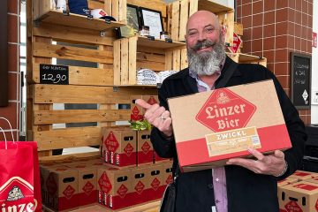 Gewinner mit Linzer Bier Kartons